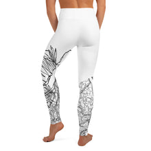 Load image into Gallery viewer, Black &amp; White Lizard Yoga Leggings
