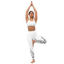 Load image into Gallery viewer, Black &amp; White Lizard Yoga Leggings
