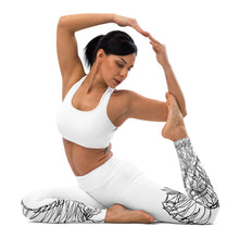 Load image into Gallery viewer, Black &amp; White Lizard Yoga Leggings
