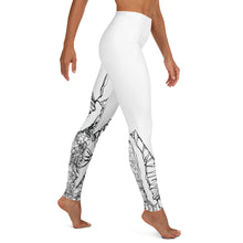 Load image into Gallery viewer, Black &amp; White Lizard Yoga Leggings
