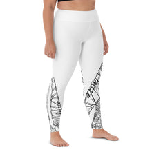 Load image into Gallery viewer, Black &amp; White Lizard Yoga Leggings
